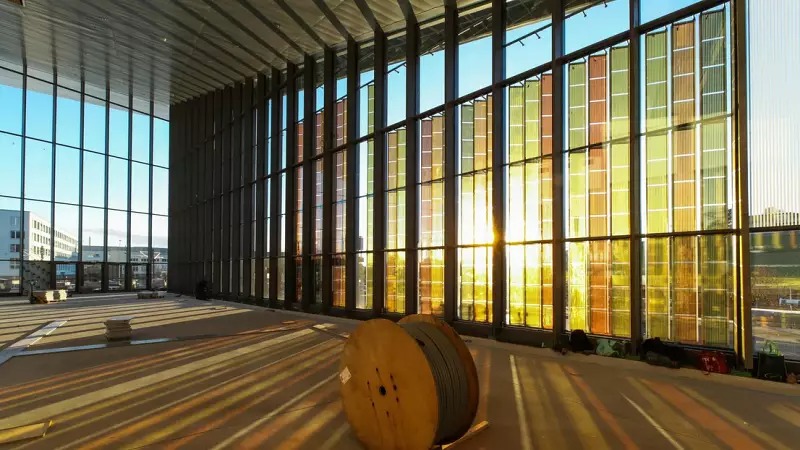 绿量无穷 / 发电窗效率创新高!瑞士科学家发明更高效的透明太阳能板