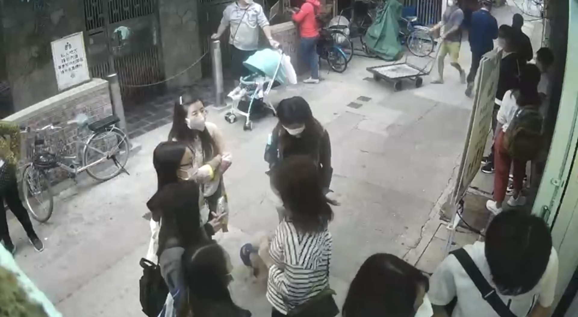 网上疯传│57岁钱嘉乐街头与人互殴  力战3回合惨败	