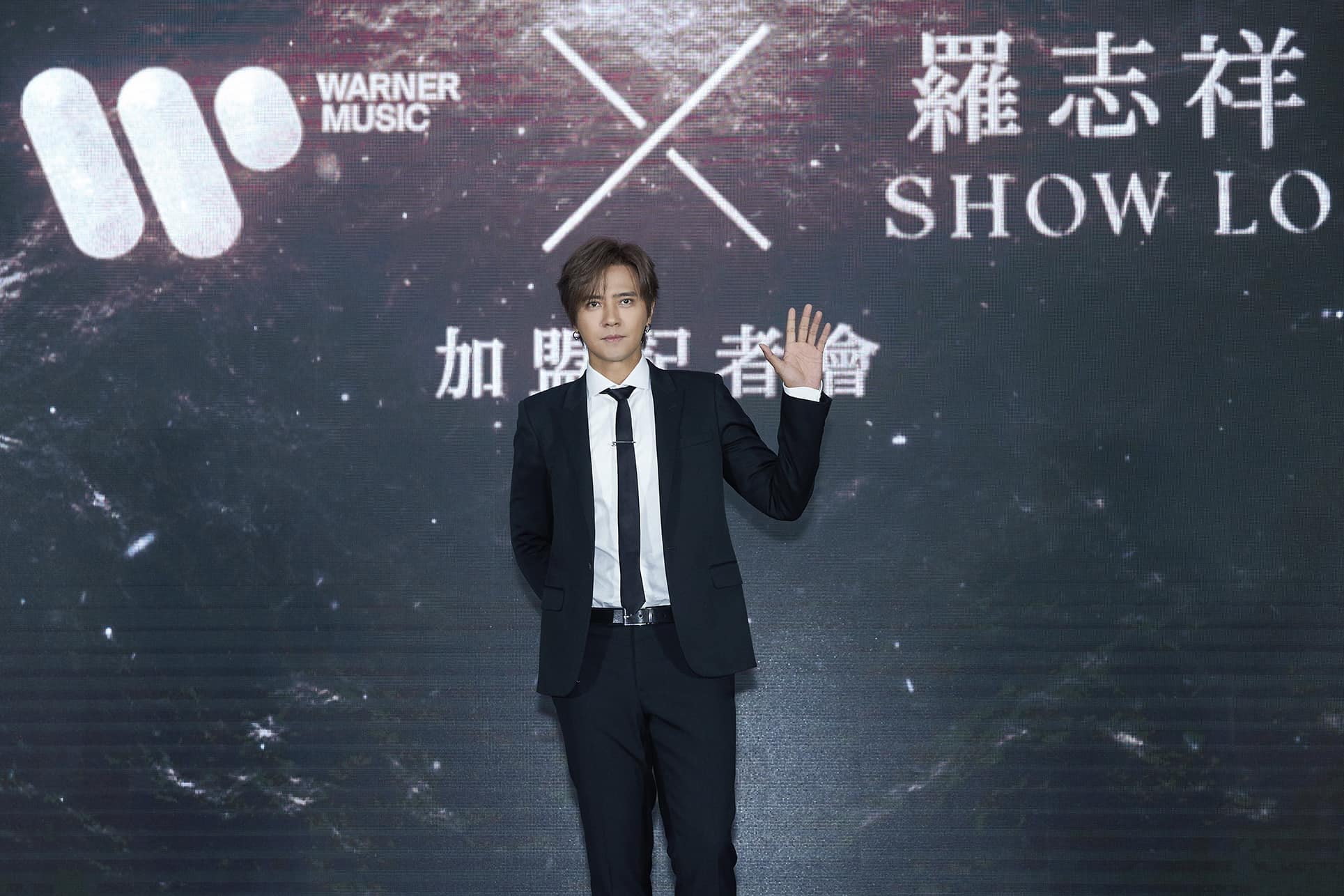 罗志祥开唱前夕“破相” 脸遭爱犬牙齿撞伤