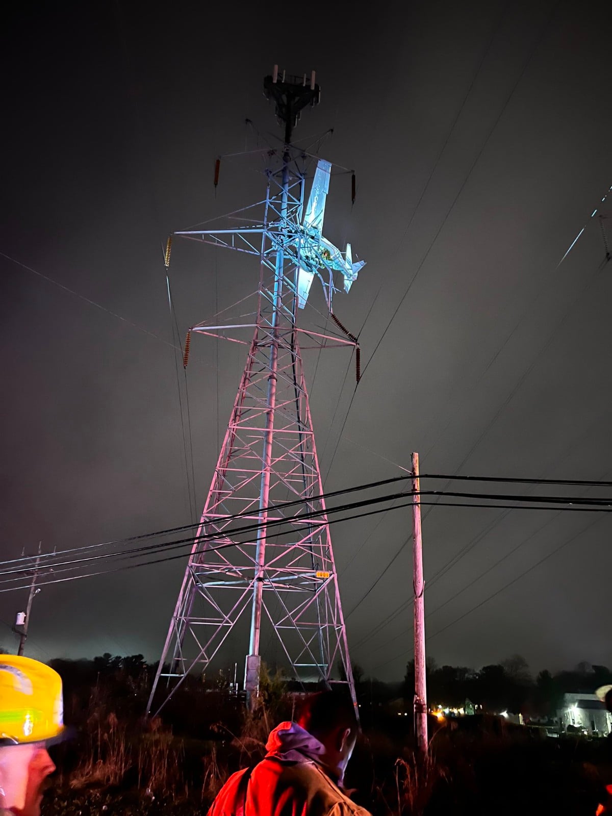 美国马里兰州小型飞机撞上电线 8.5万户断电