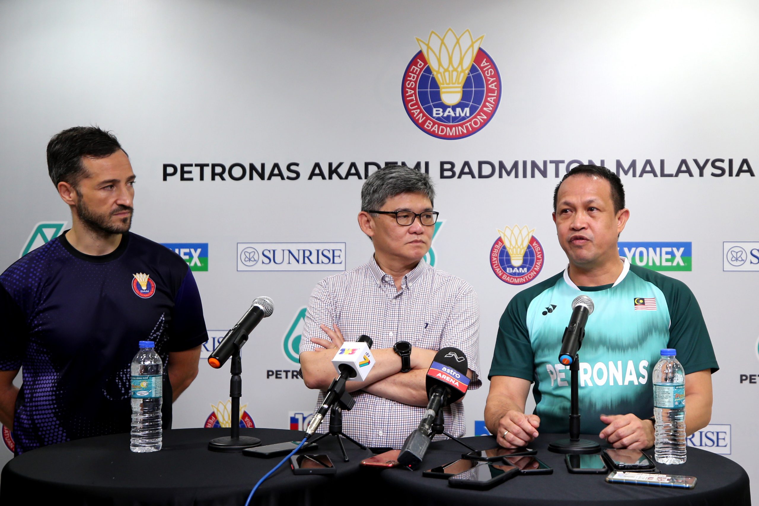 羽总正跟进谈判工作  雷西：吴俊明有意任教