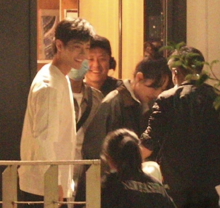  肖战热度减退 网预言王鹤棣“篡位”掀舌战