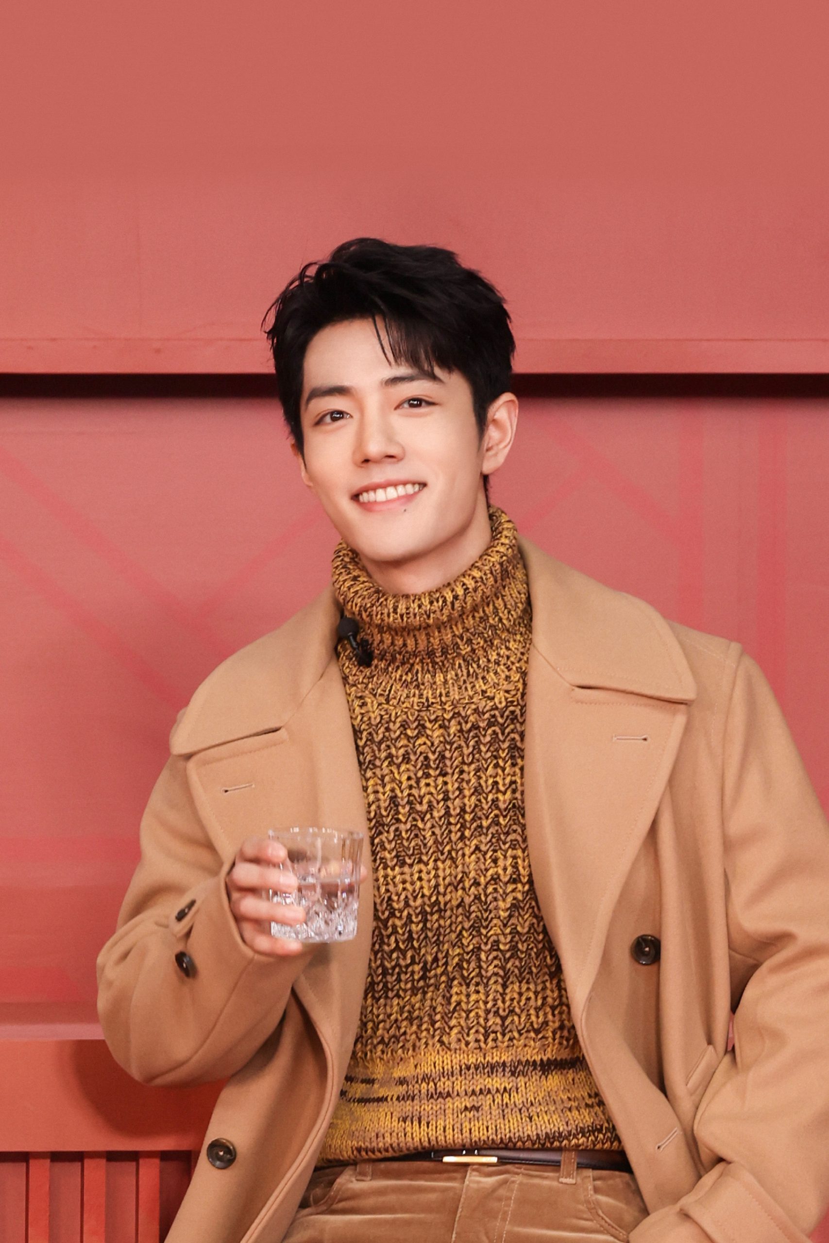  肖战热度减退 网预言王鹤棣“篡位”掀舌战