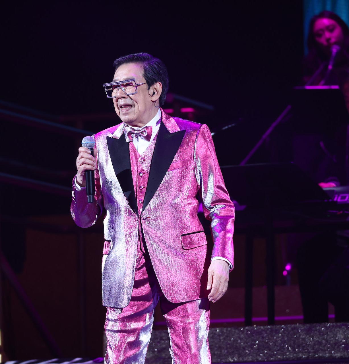 胡枫演唱会︱张家辉开金口掀高潮 承诺开戏预修哥罗兰