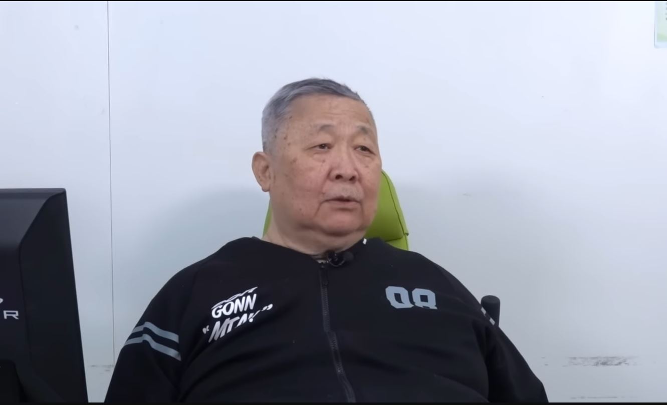  脂肪压住背脊神经线  秦煌日行千步减30公斤 