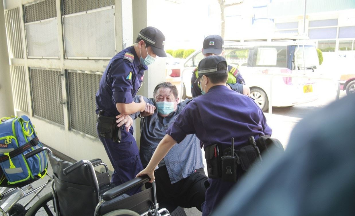  脂肪压住背脊神经线  秦煌日行千步减30公斤 