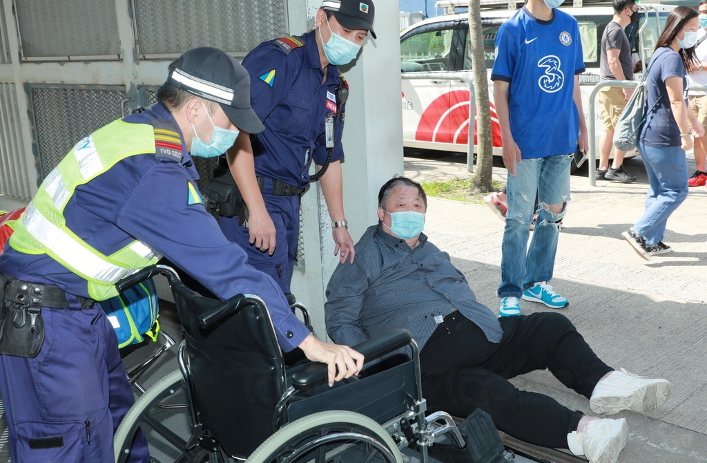  脂肪压住背脊神经线  秦煌日行千步减30公斤 