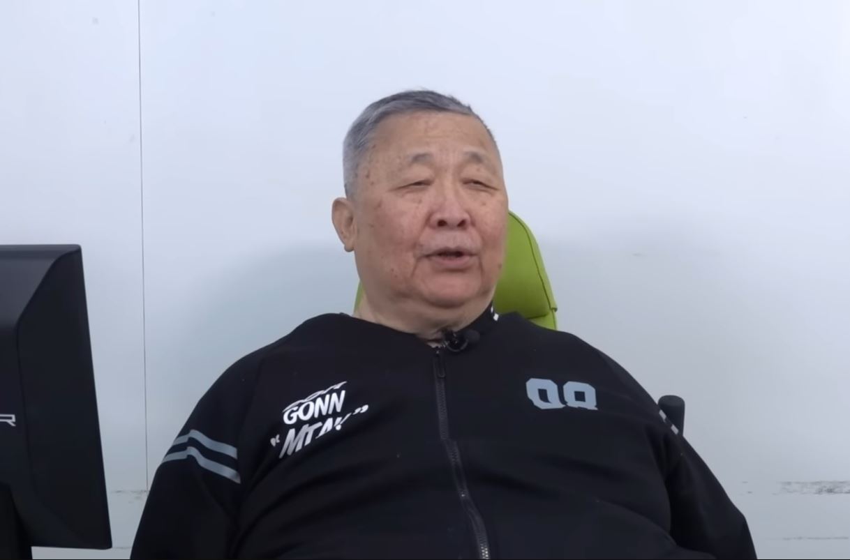  脂肪压住背脊神经线  秦煌日行千步减30公斤 