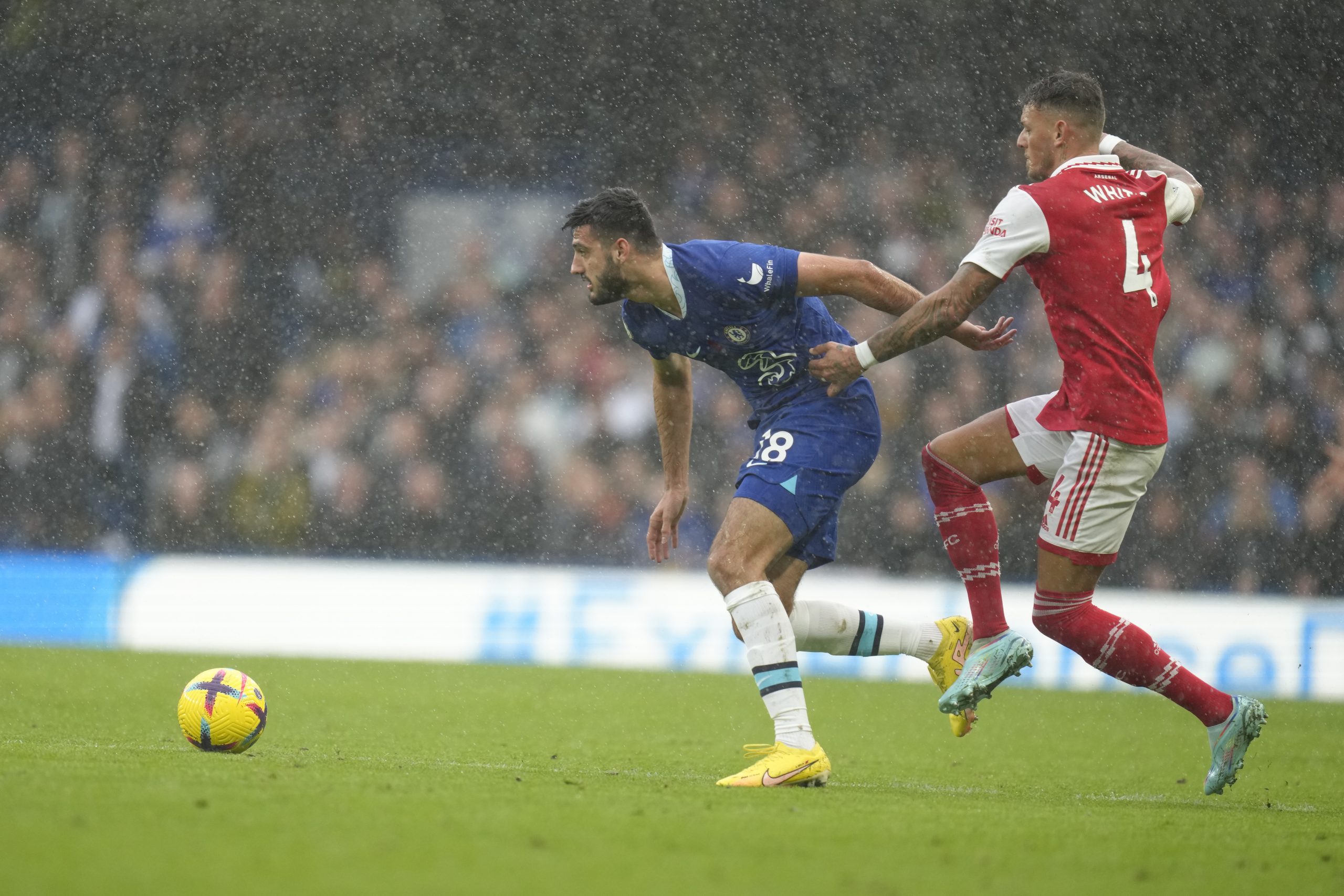 英联赛杯| 板凳对弈成关键  双蓝只能活一个