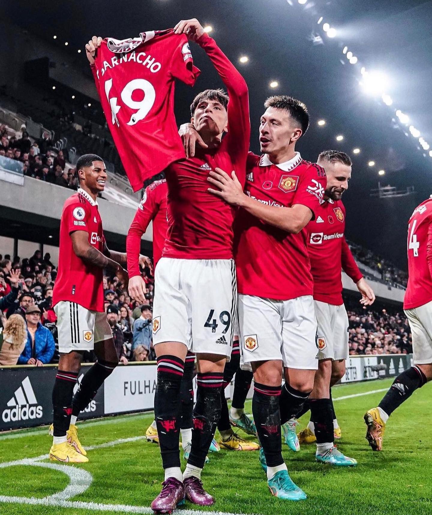 英超|18岁加纳乔终场前绝杀  曼联挫村民逼近欧冠区