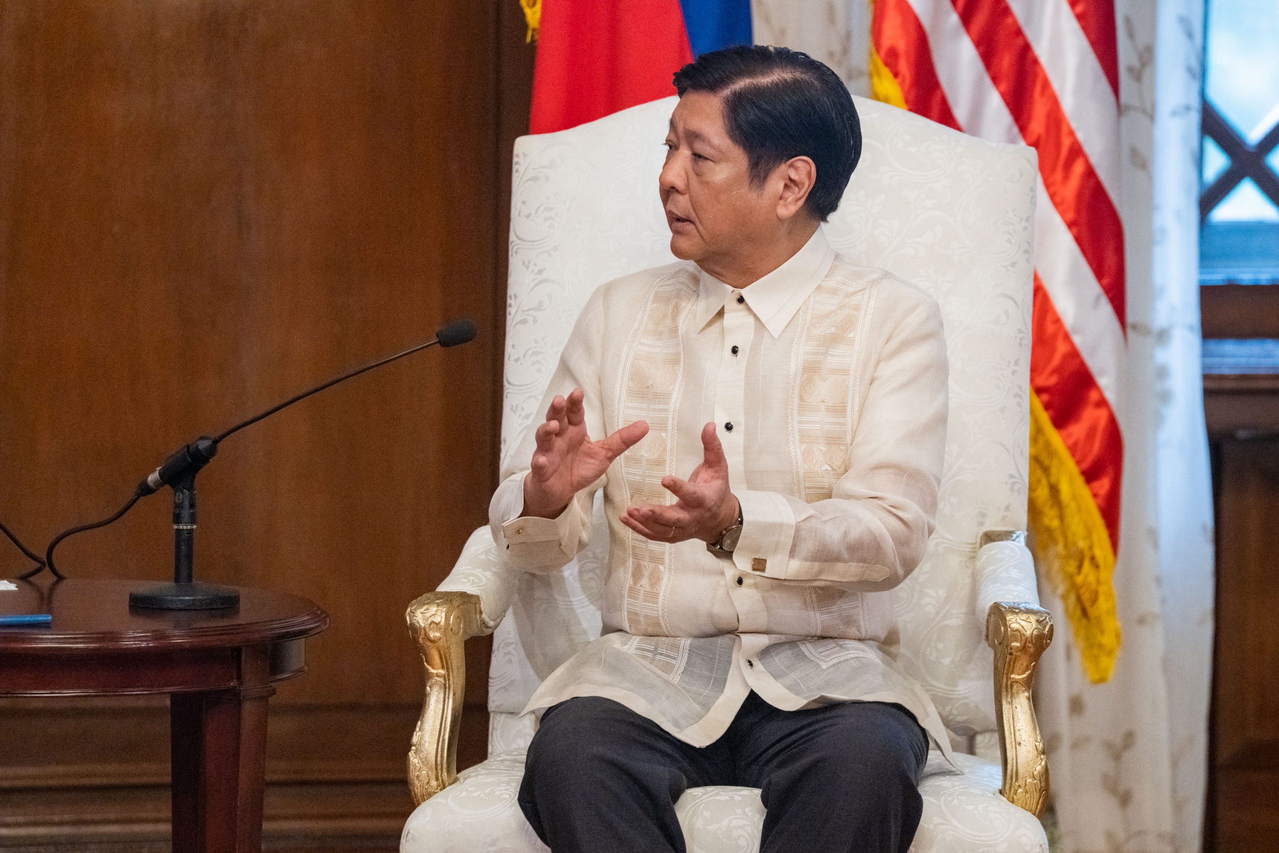 菲总统称相信中方抢走火箭残骸说法 将要求北京解释