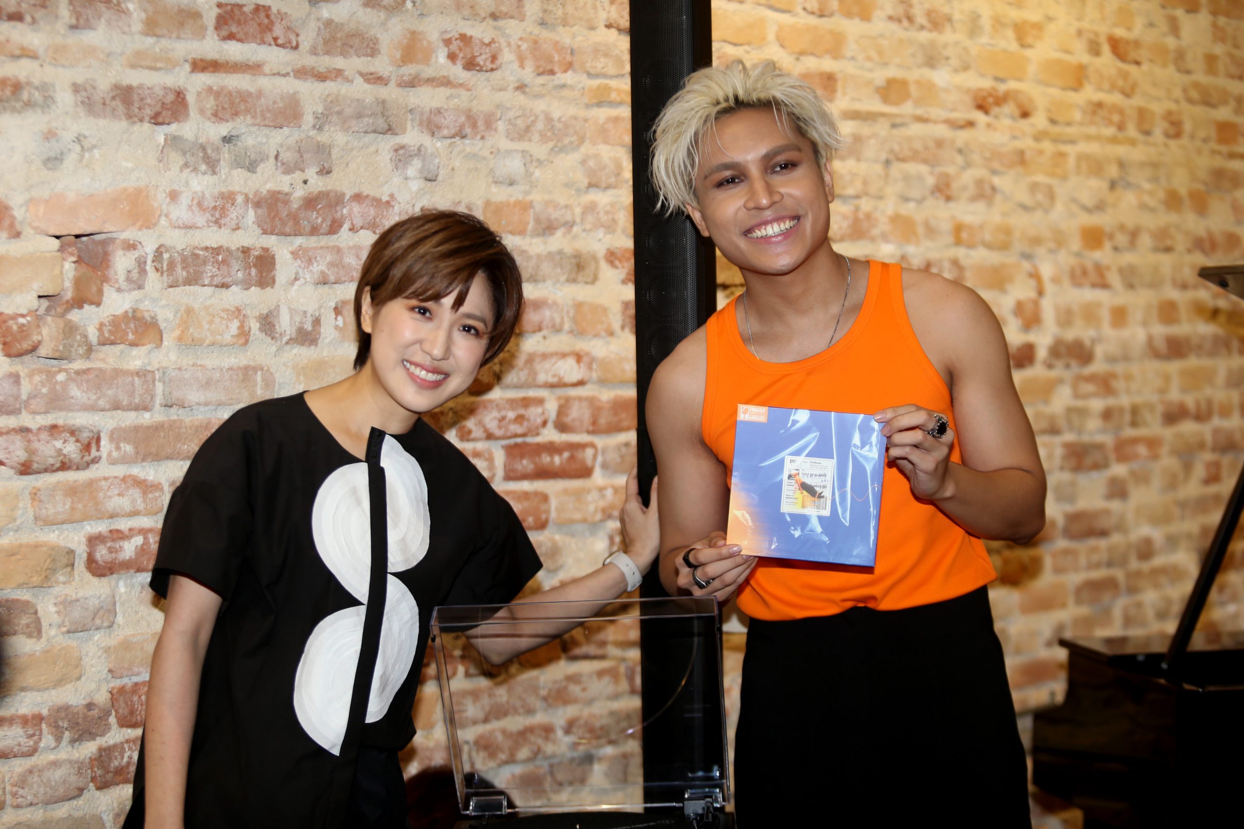 菲道尔想成下一个周杰伦 首位本地歌手发黑胶唱片