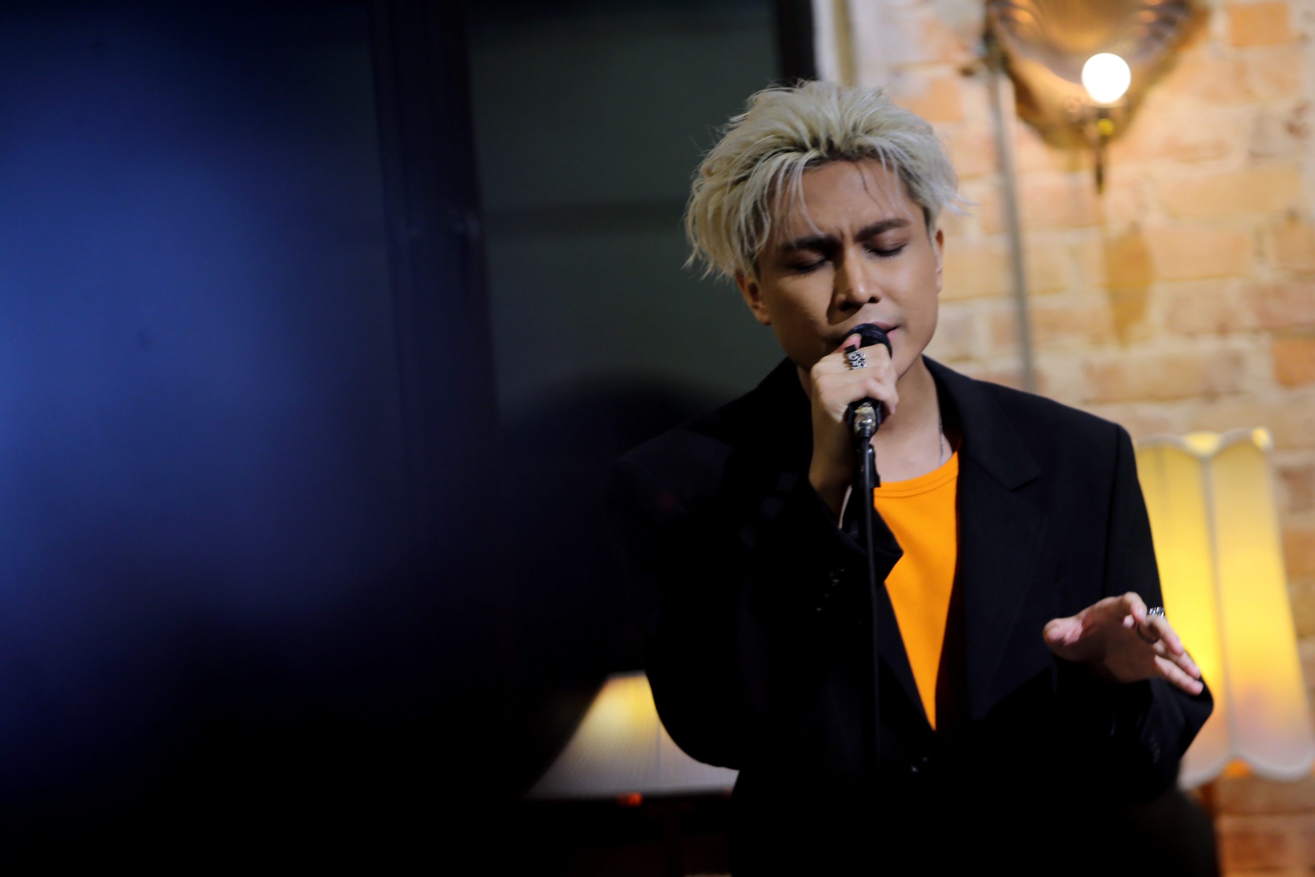 菲道尔想成下一个周杰伦 首位本地歌手发黑胶唱片