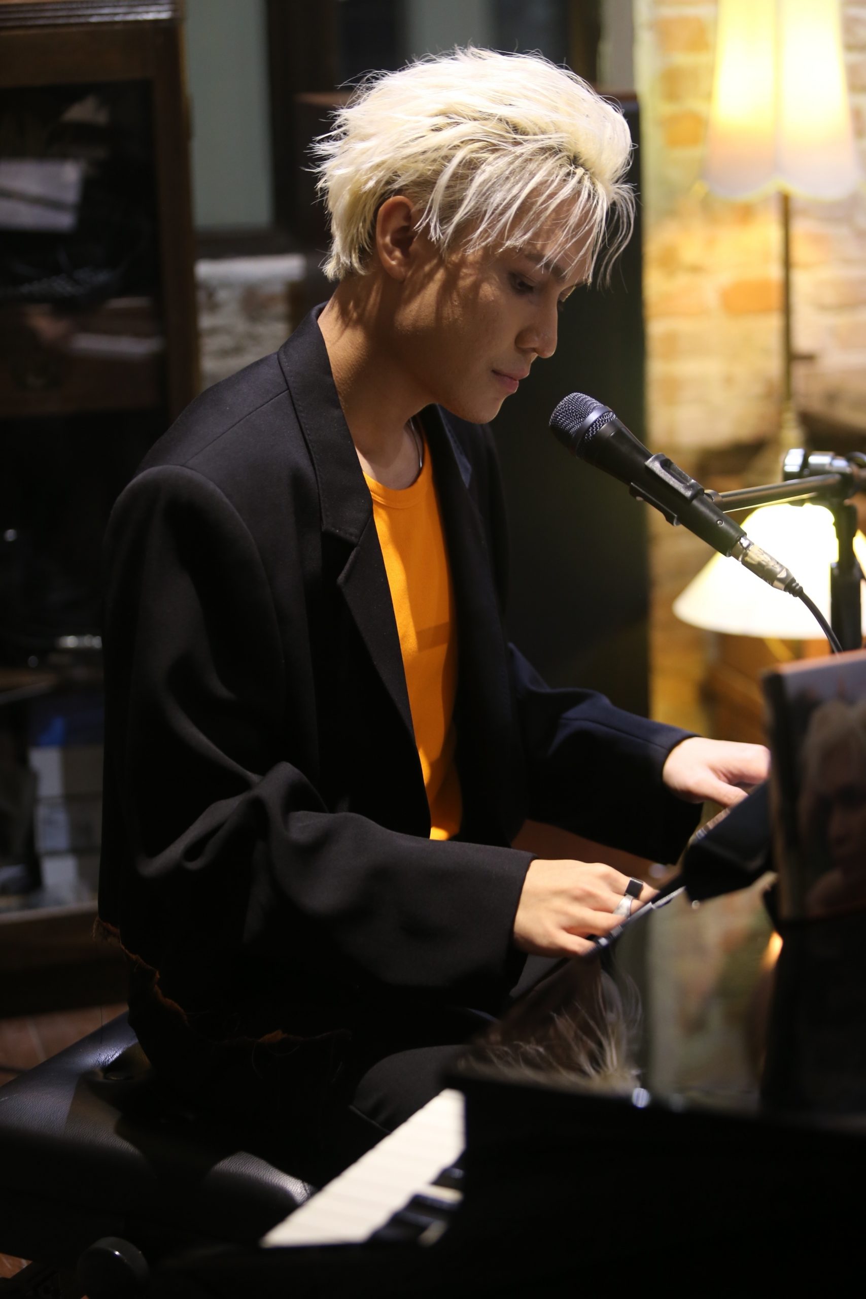 菲道尔想成下一个周杰伦 首位本地歌手发黑胶唱片