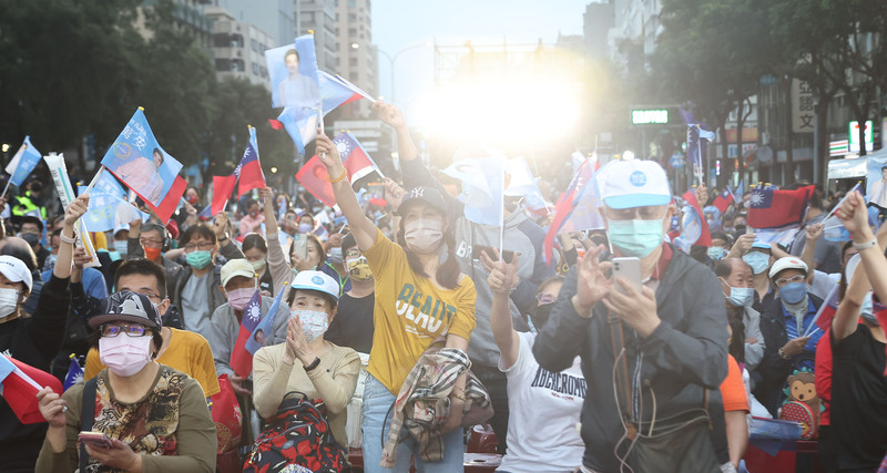 蒋万安票数领先 支持者嗨喊「冻蒜」