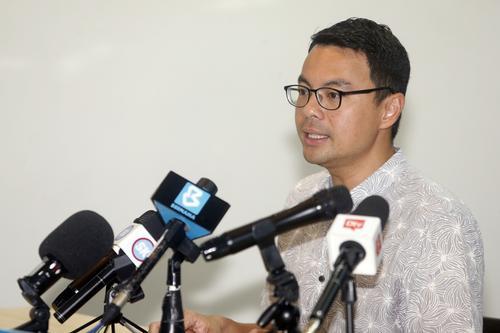 蓝眼建议提供“民主奖掖” 减轻18至21岁、求学中新选民交通费