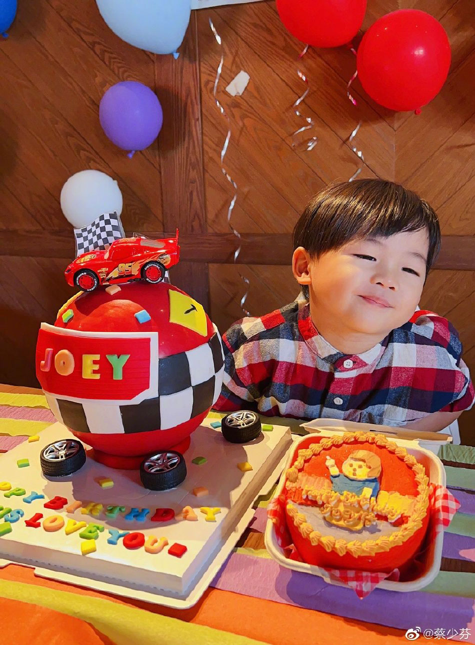 蔡少芬为儿子庆3岁生日 陈法蓉喊话“姨姨爱你”	