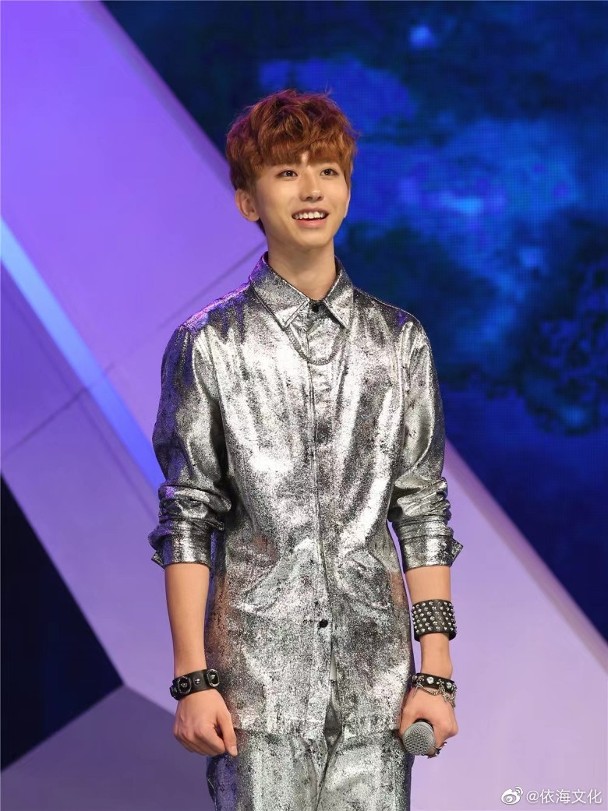 蔡徐坤提前解约打官司 前东家“倒油”公开整容费用	