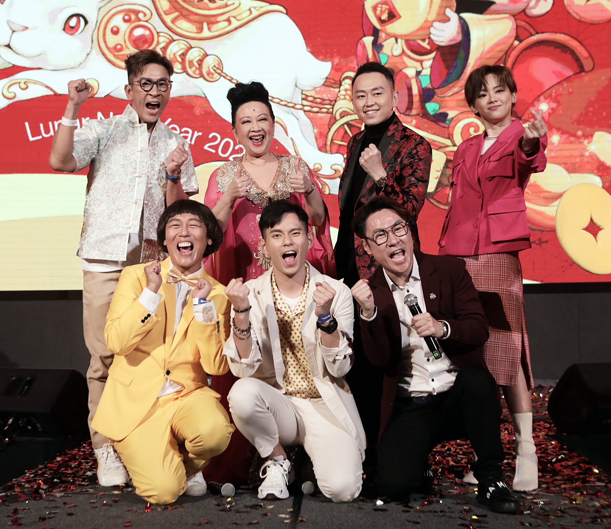 薛家燕冒险来马站台  抱怨烈日下拍贺岁MV