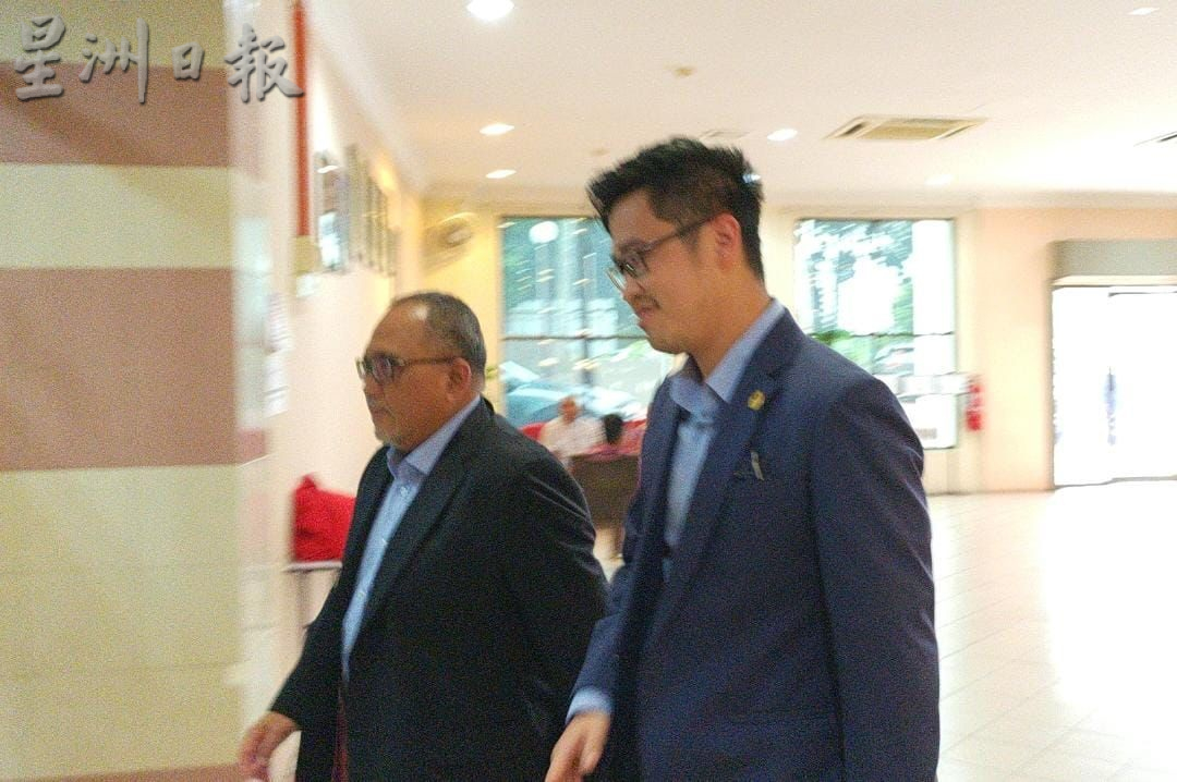 行动党李存孝 现身霹巫统大厦