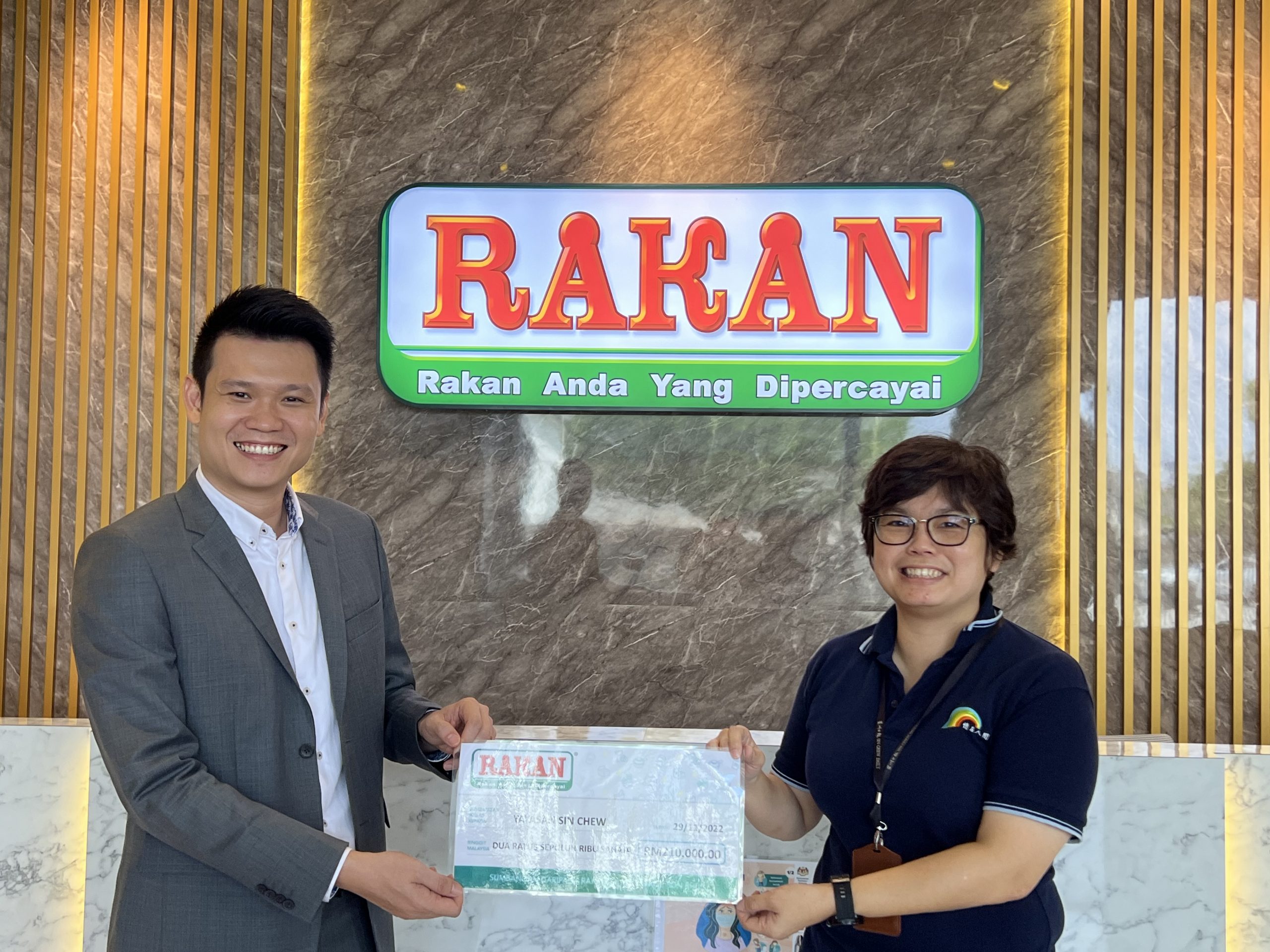 补图//伙伴企业有限公司捐21万助养70位本地贫困生,附图1