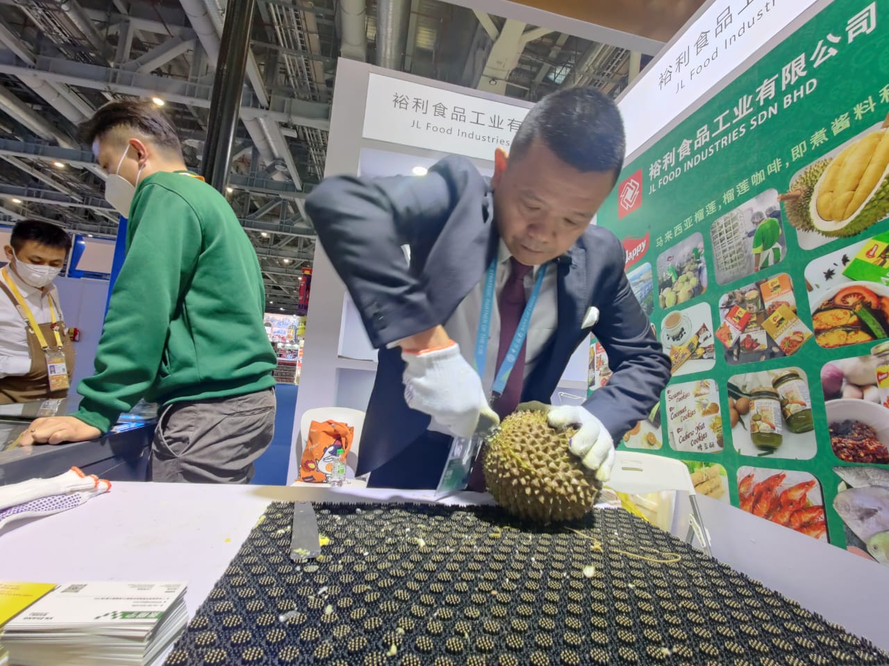 裕利公司冷冻榴梿引人潮      大马10企业参展进博会