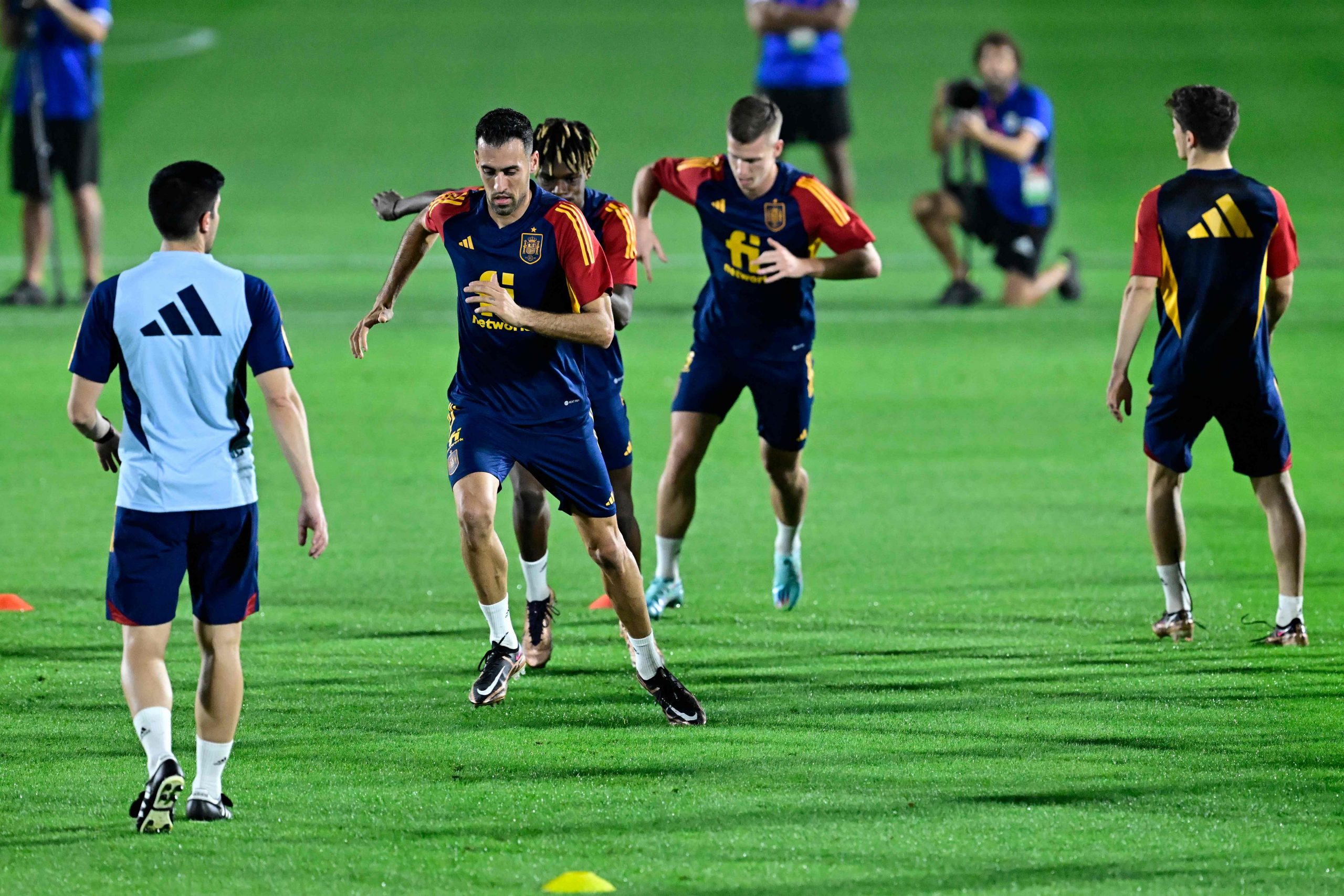  西班牙斗哥军  青春对老妖精