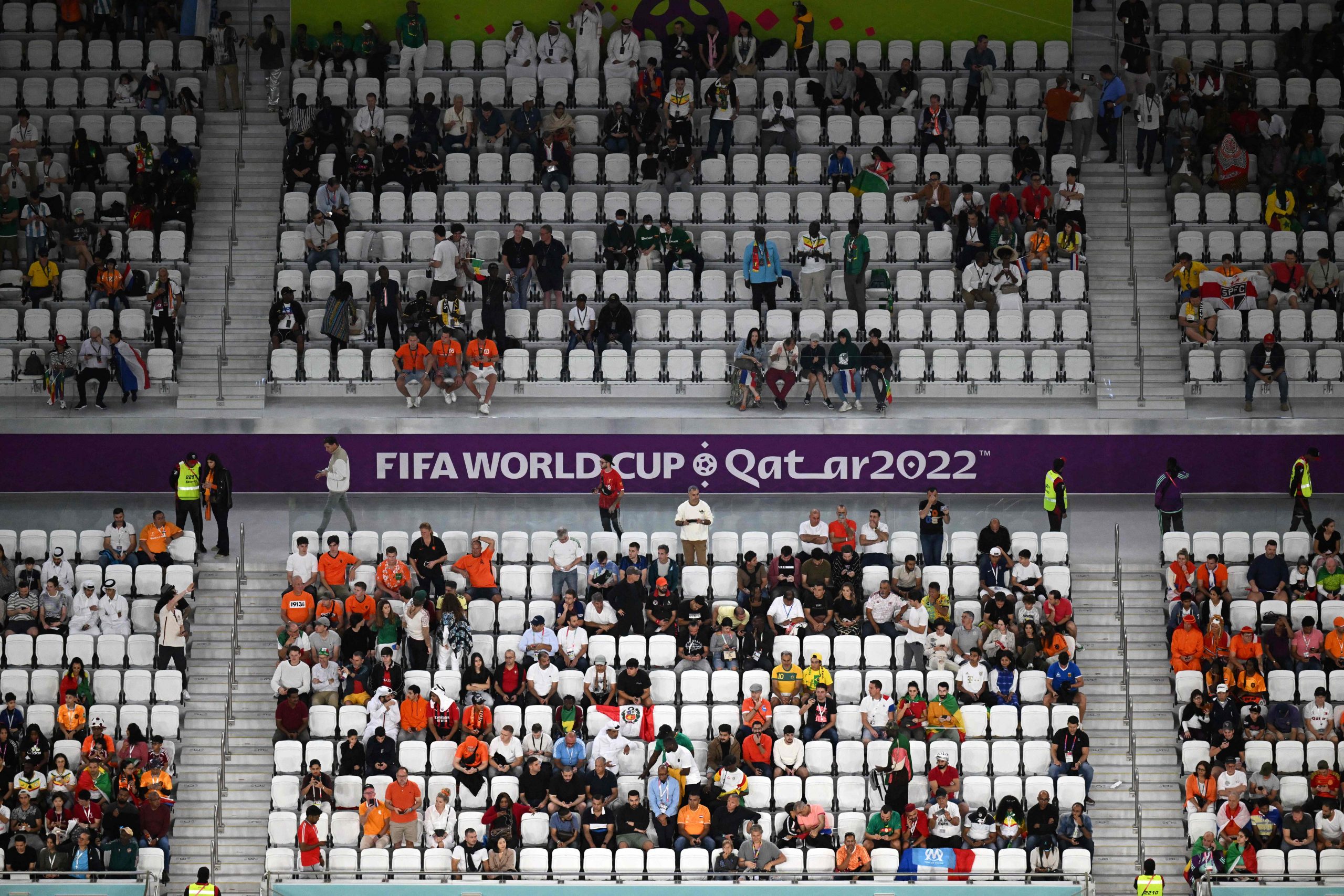 要相信数据还是亲眼所见？  世界杯上座率存造假