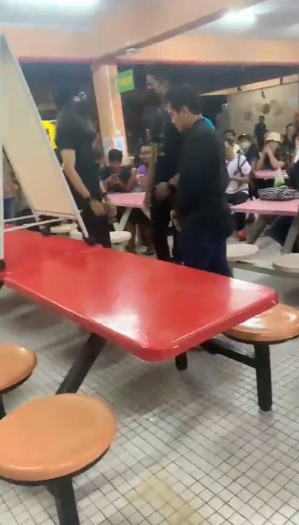 视频 | 5政府大学禁法米上民主课!大学生不理 换地点继续听