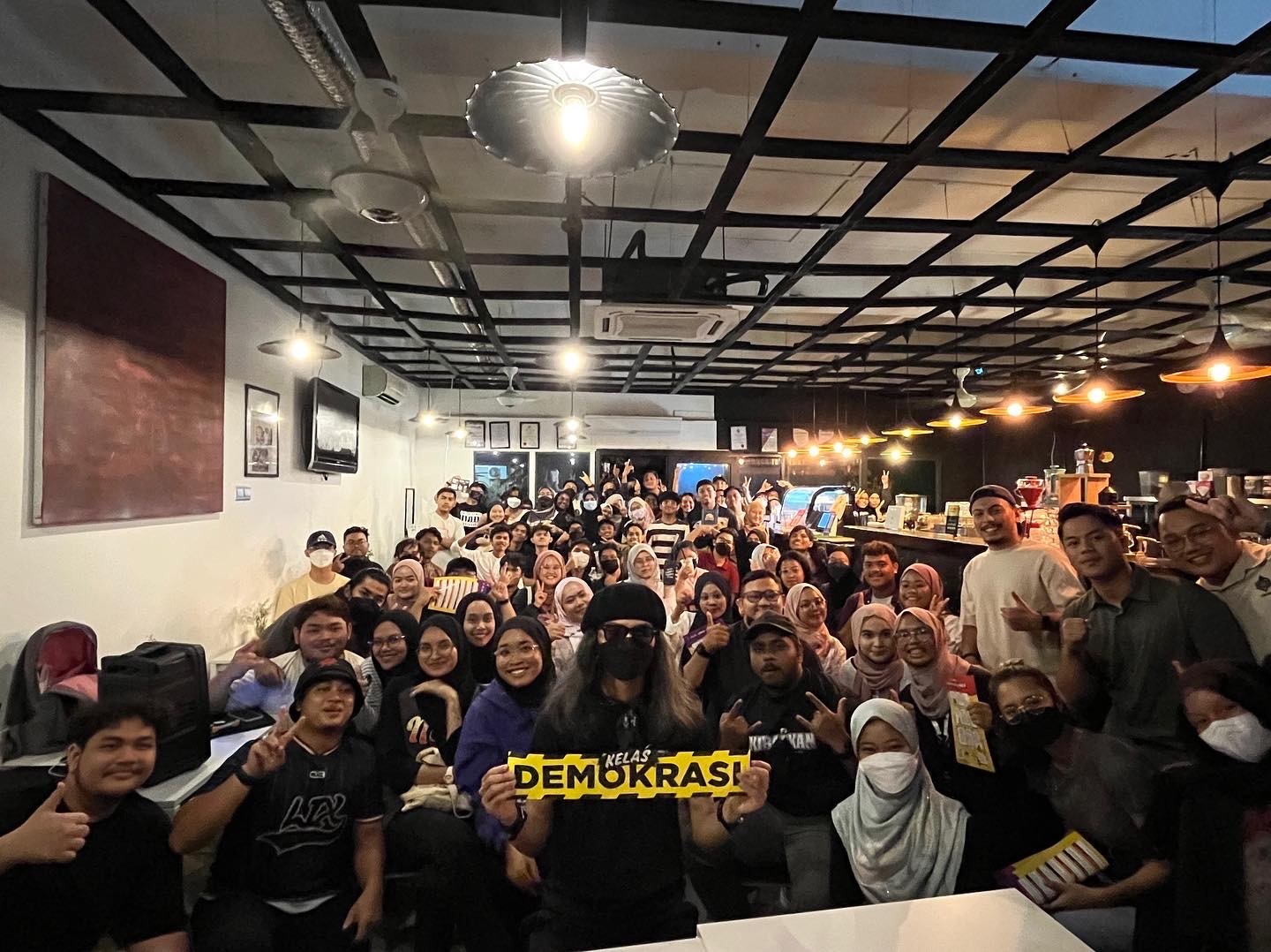 视频 | 5政府大学禁法米上民主课!大学生不理 换地点继续听