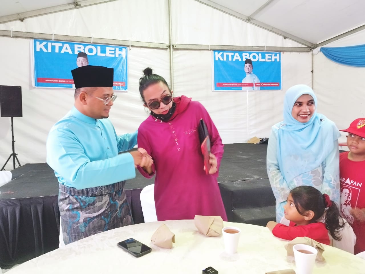 视频 | Diva AA要哥哥阿兹敏被打败!祝福阿米鲁丁选战顺利