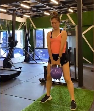 视频|卖鱼妹PP“鱼”众不同 擅长切鱼煮鱼还会变装