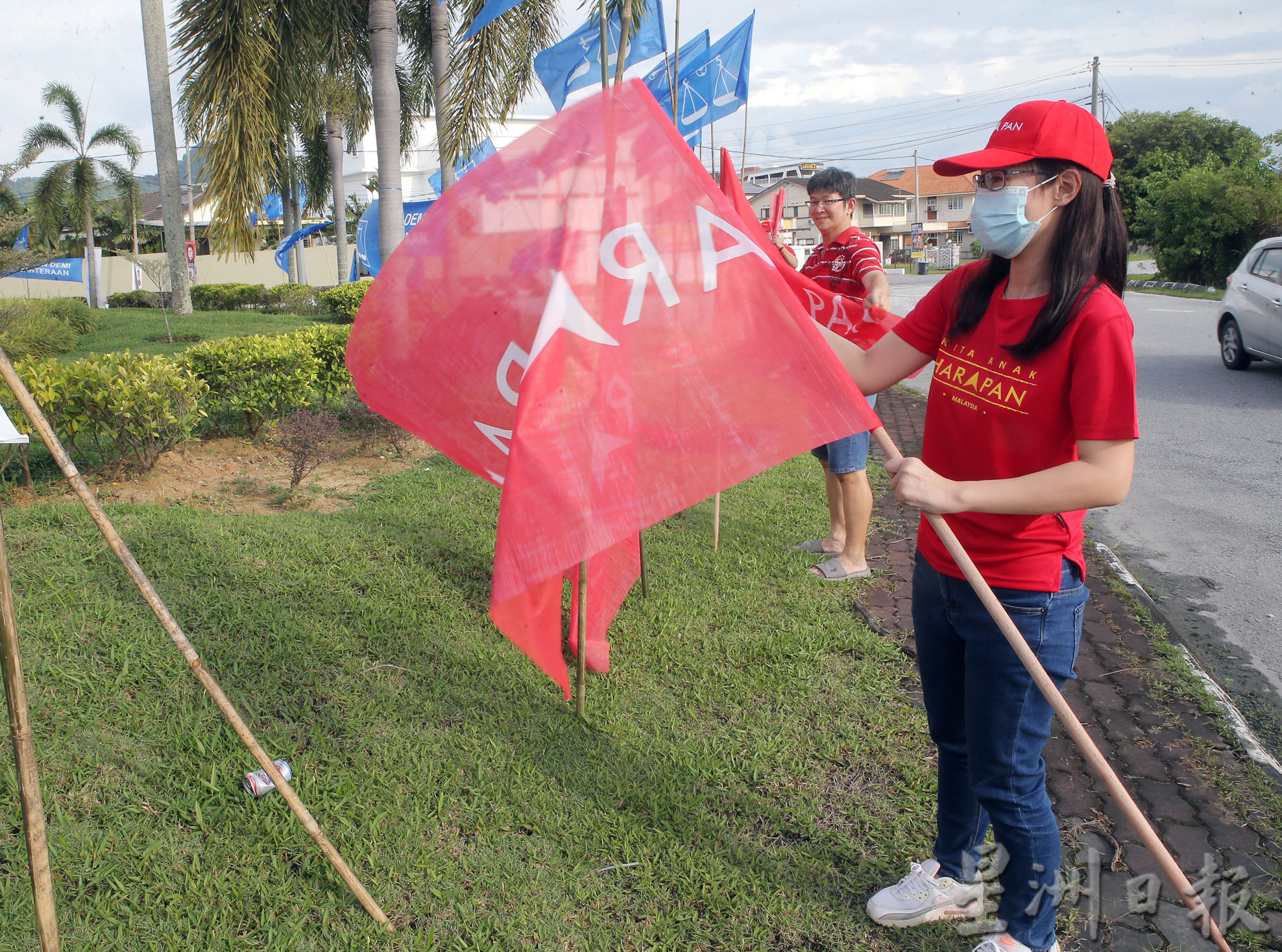 趴趴走拜票造势 候选人争分夺秒