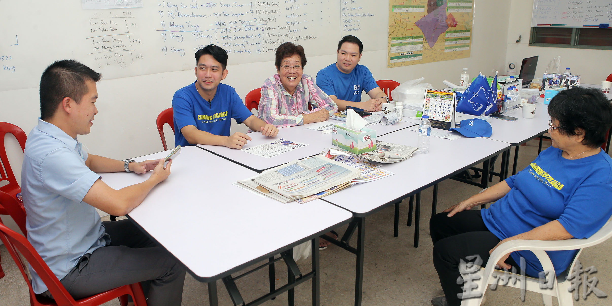 趴趴走拜票造势 候选人争分夺秒