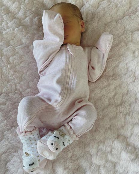 透过代孕生女 丽贝威尔森当妈