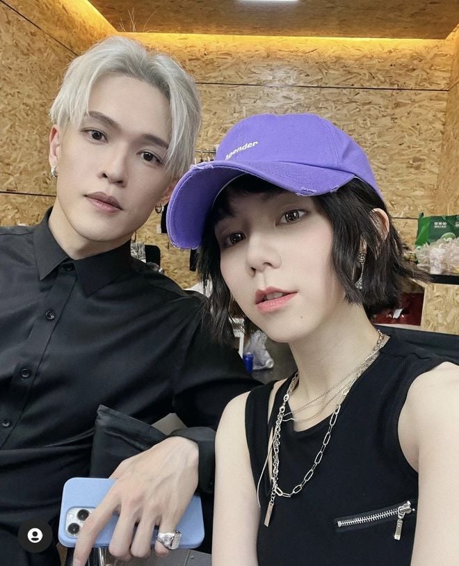 邓紫棋罕见放闪 晒甜蜜合影为男友庆生