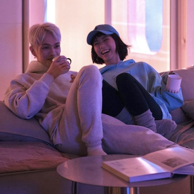 邓紫棋罕见放闪 晒甜蜜合影为男友庆生