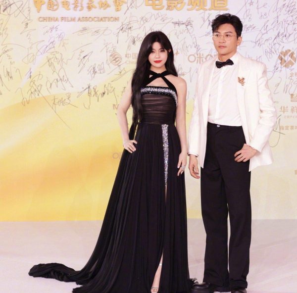 金鸡造型翻车|陈妍希臃肿壮实 关晓彤勒出赘肉