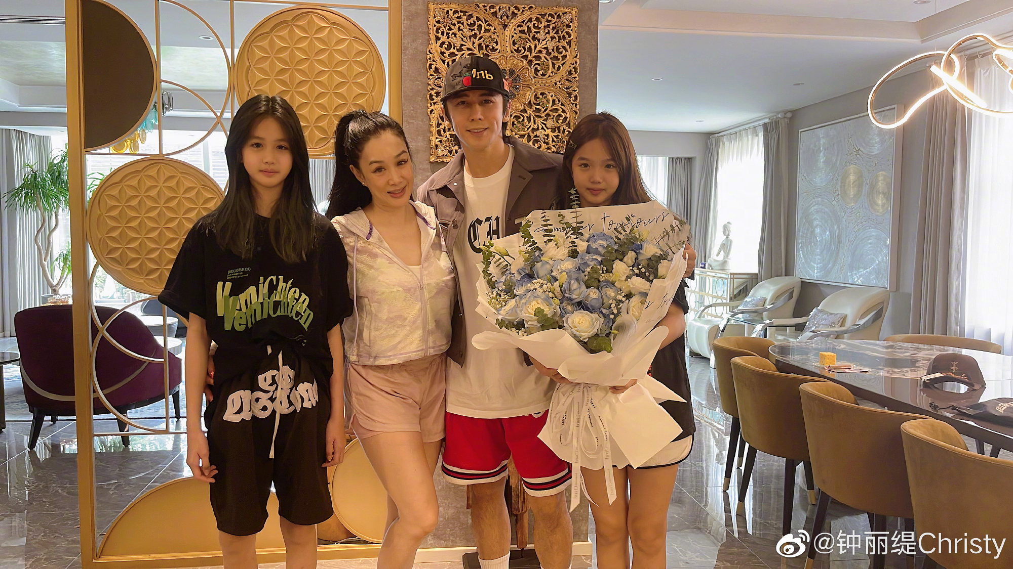 锺丽缇二女儿被指整容  Jaden与妹开直播反击酸民​