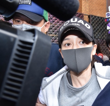 陈乔恩被爆烟瘾严重  酒店房遍地烟蒂难清理