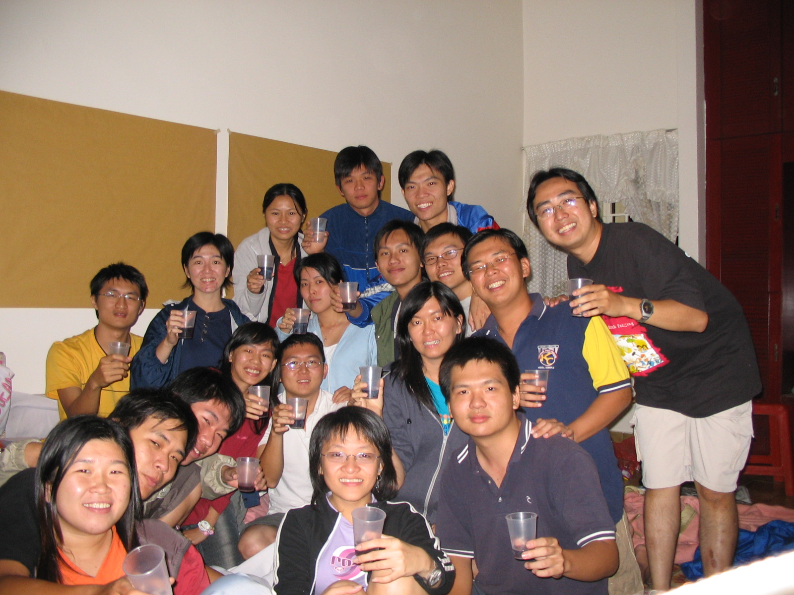 霹/右版头/【叮咚家访啊!】 /新邦波赖州席 公正党新兵女将黄彩仪