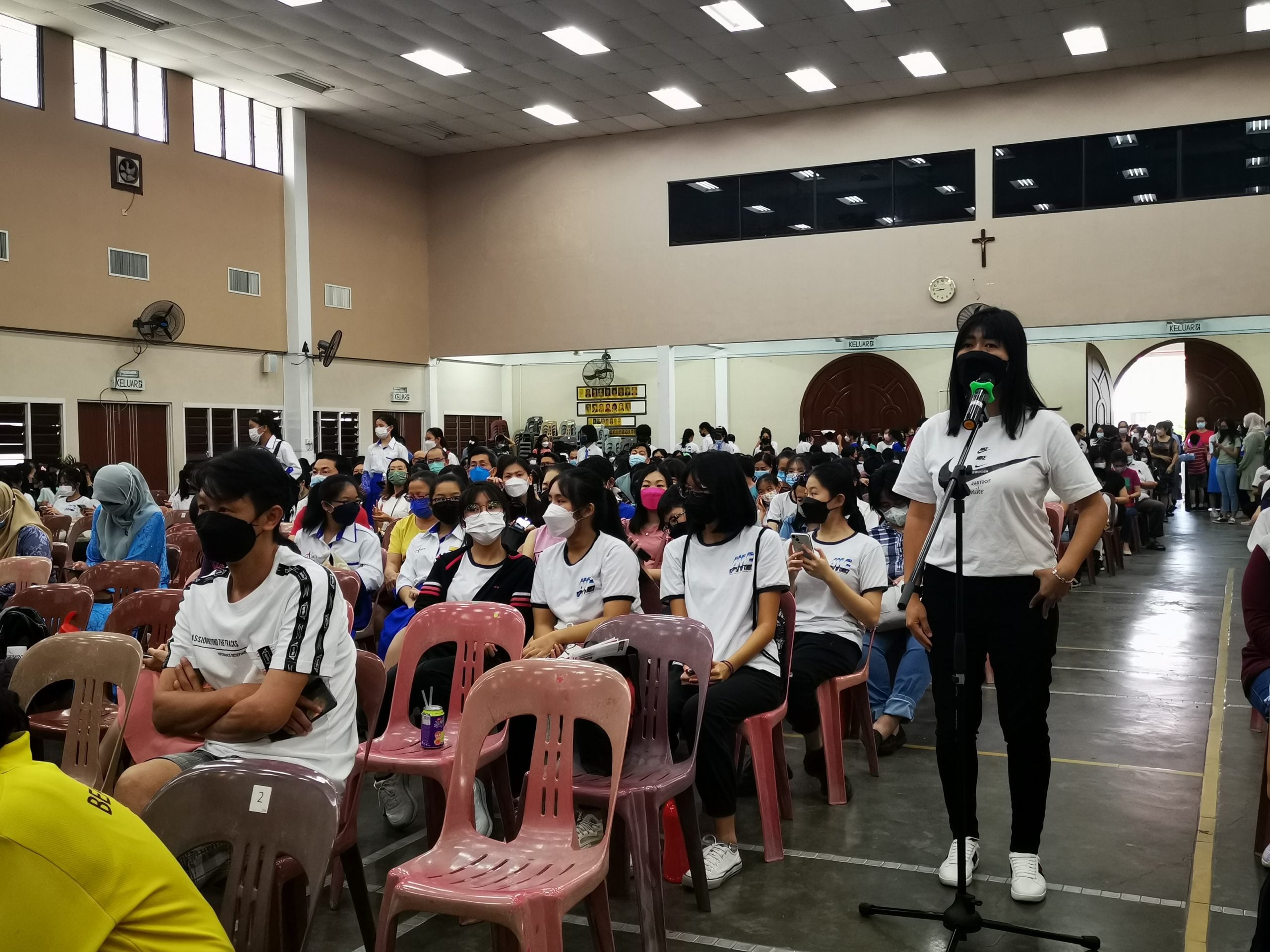 霹/学子版头/圣母华中学生家长与学校交流会