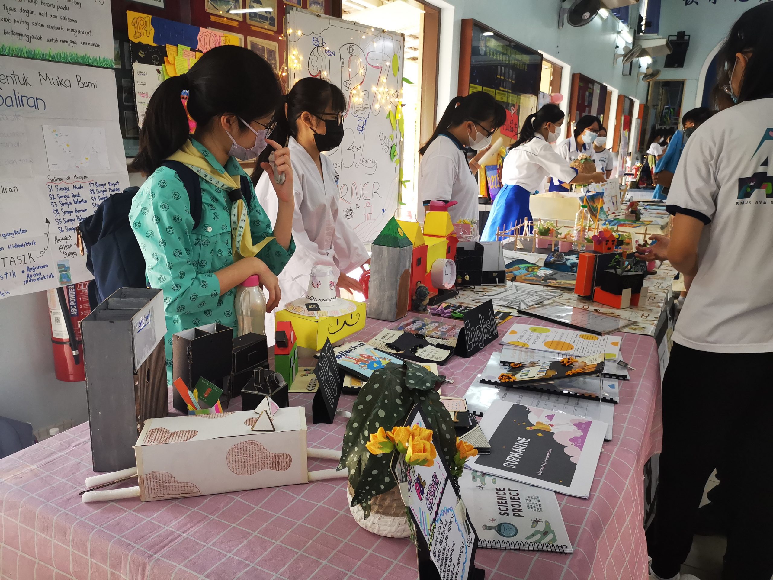 霹/学子版头/圣母华中学生家长与学校交流会