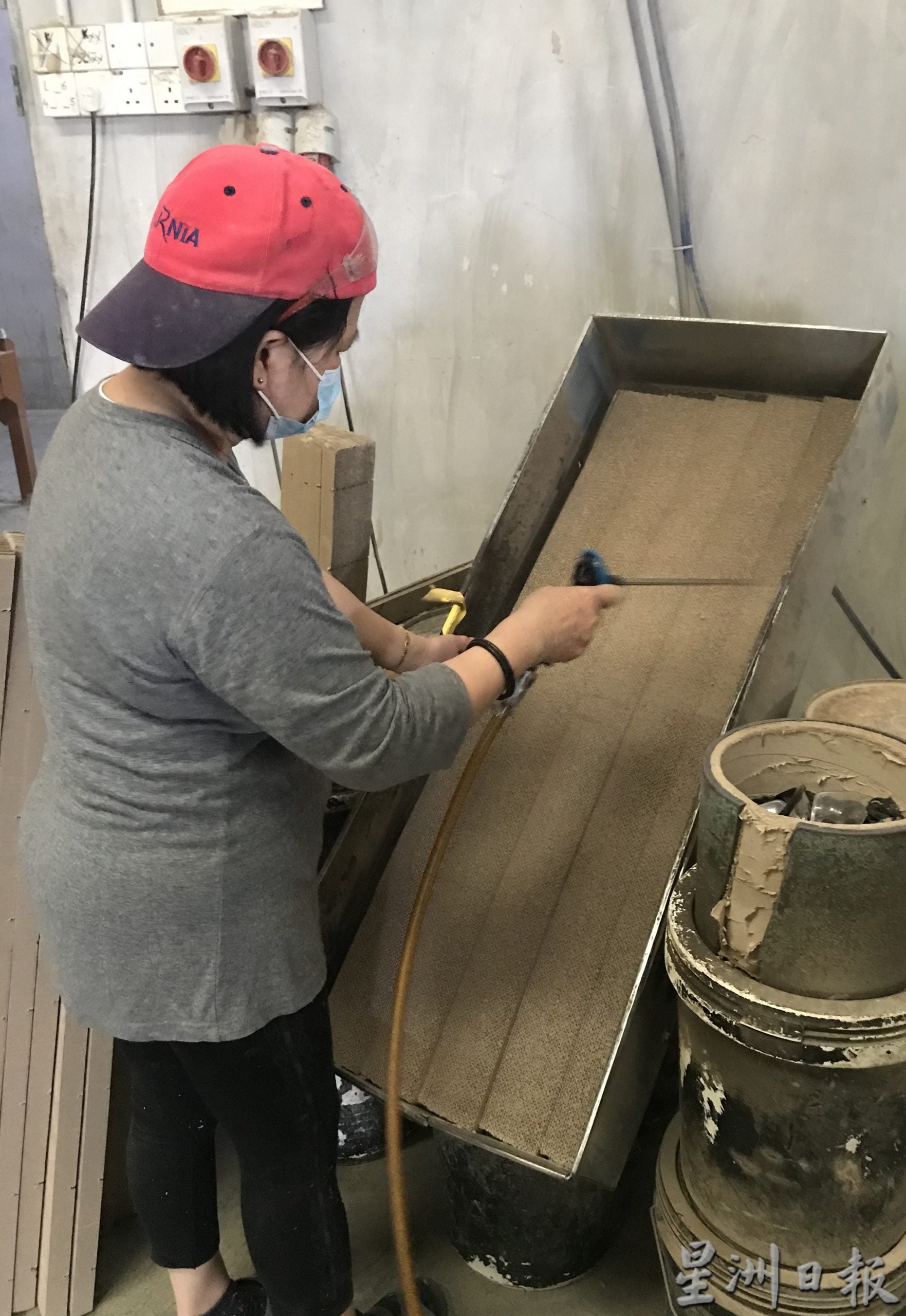 霹：30日见报／封底主文／【它的诞生】蜂窝纸