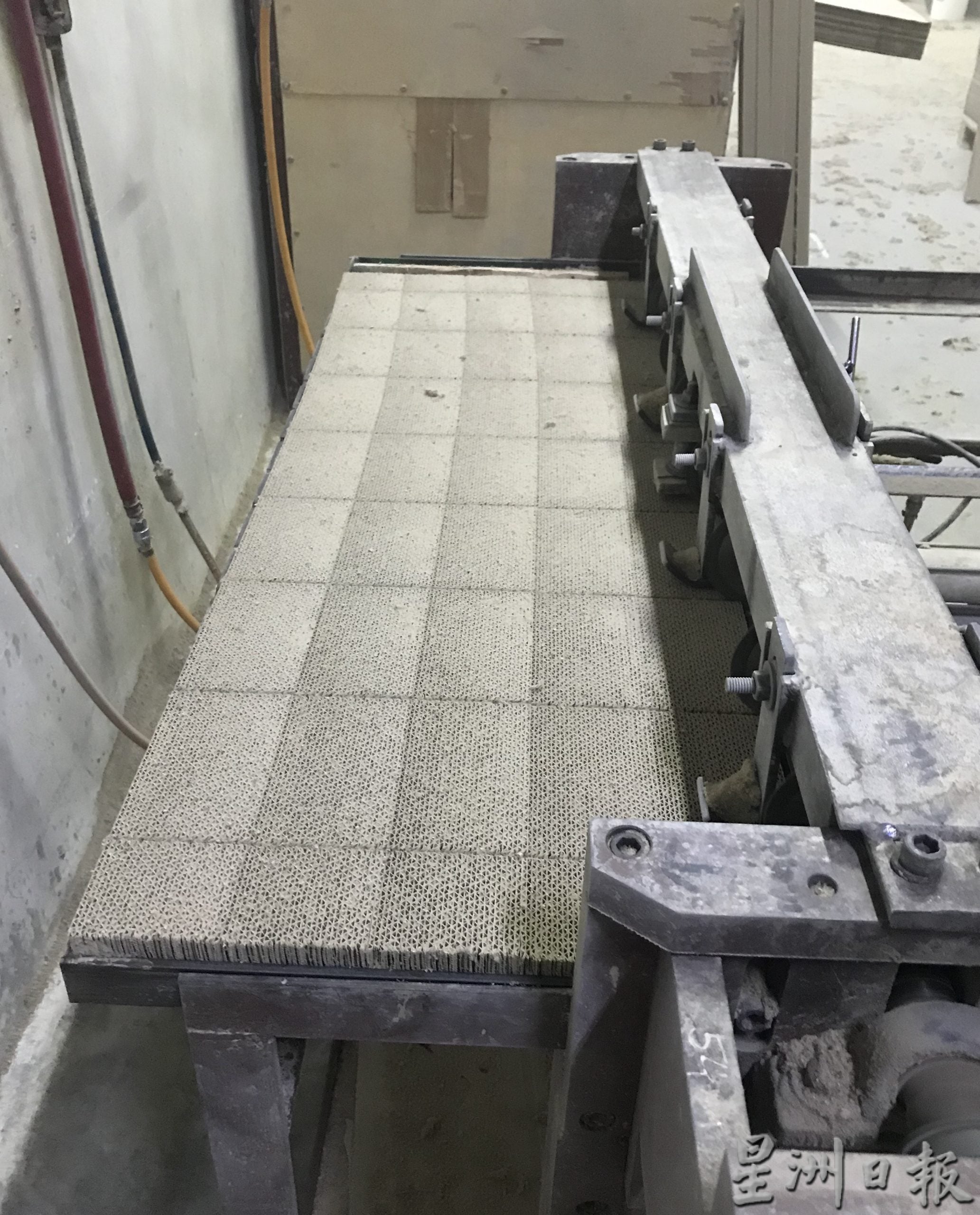 霹：30日见报／封底主文／【它的诞生】蜂窝纸