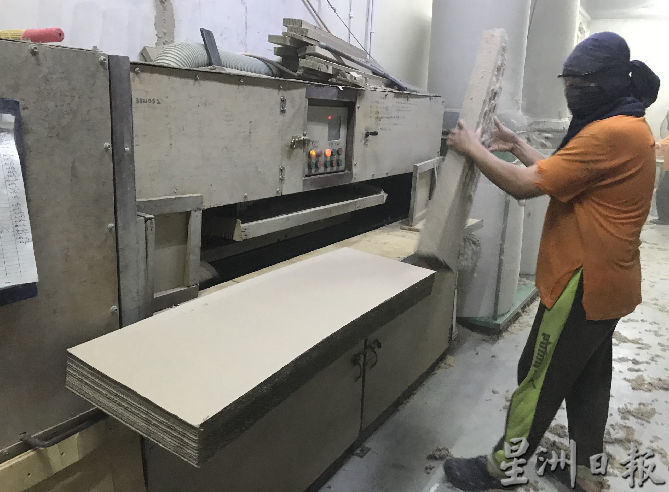 霹：30日见报／封底主文／【它的诞生】蜂窝纸