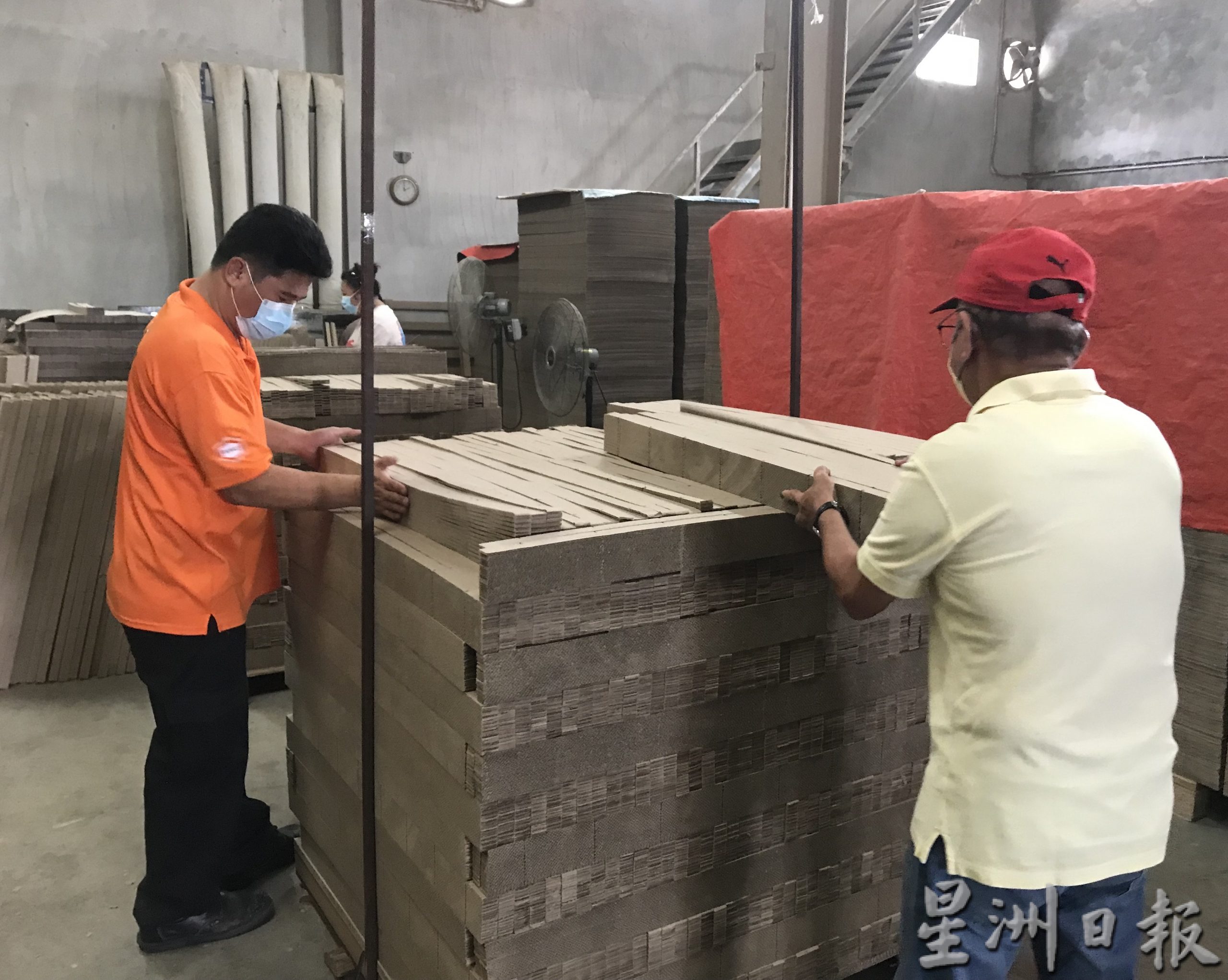 霹：30日见报／封底主文／【它的诞生】蜂窝纸