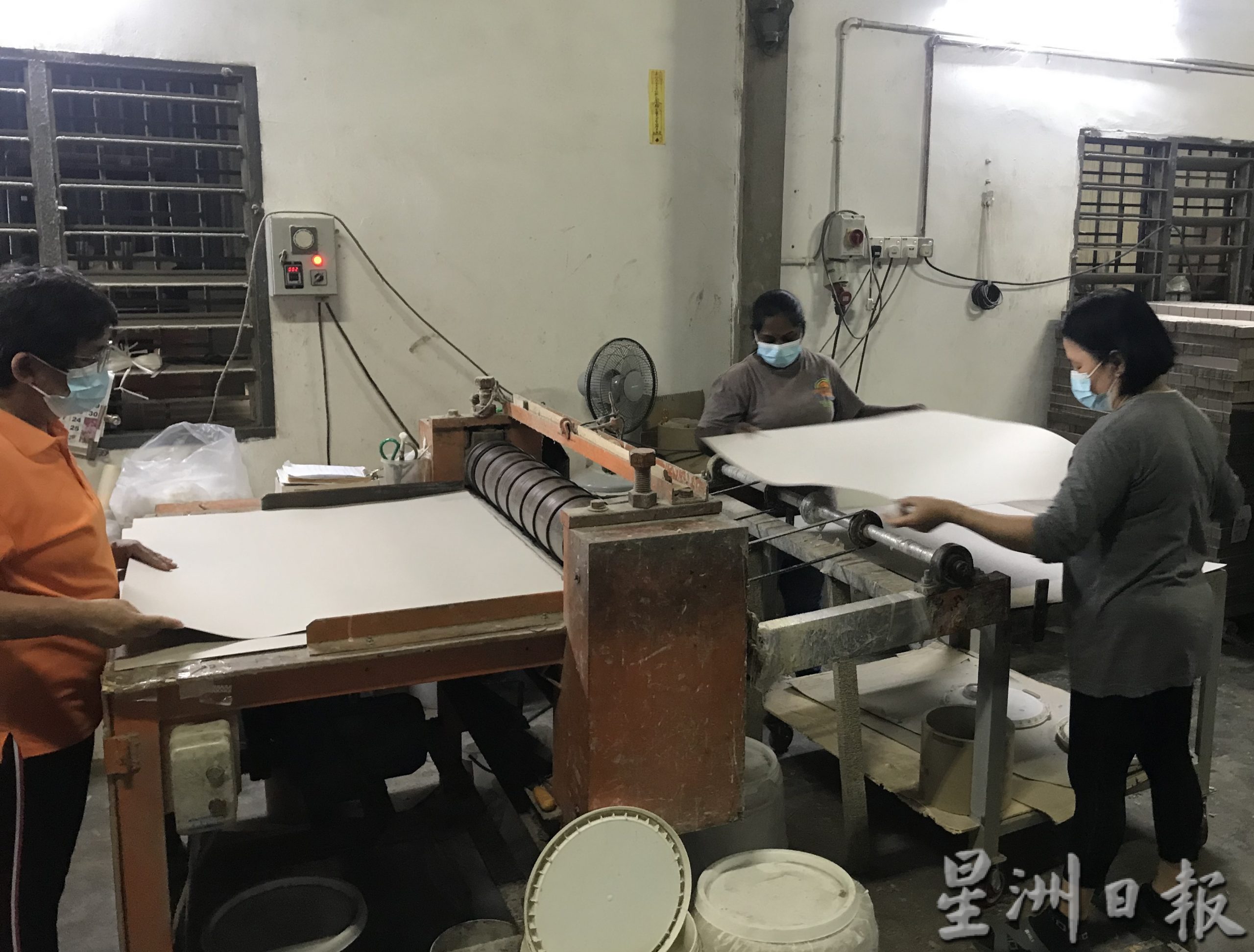 霹：30日见报／封底主文／【它的诞生】蜂窝纸