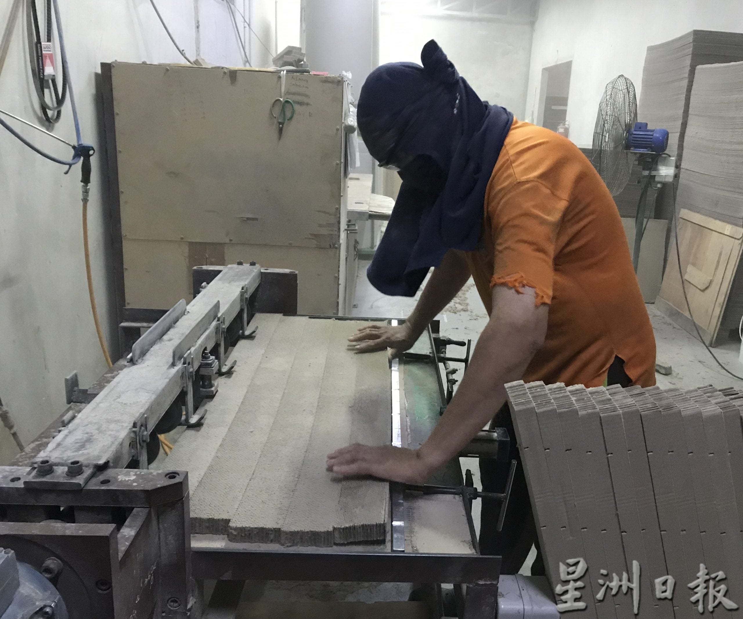 霹：30日见报／封底主文／【它的诞生】蜂窝纸