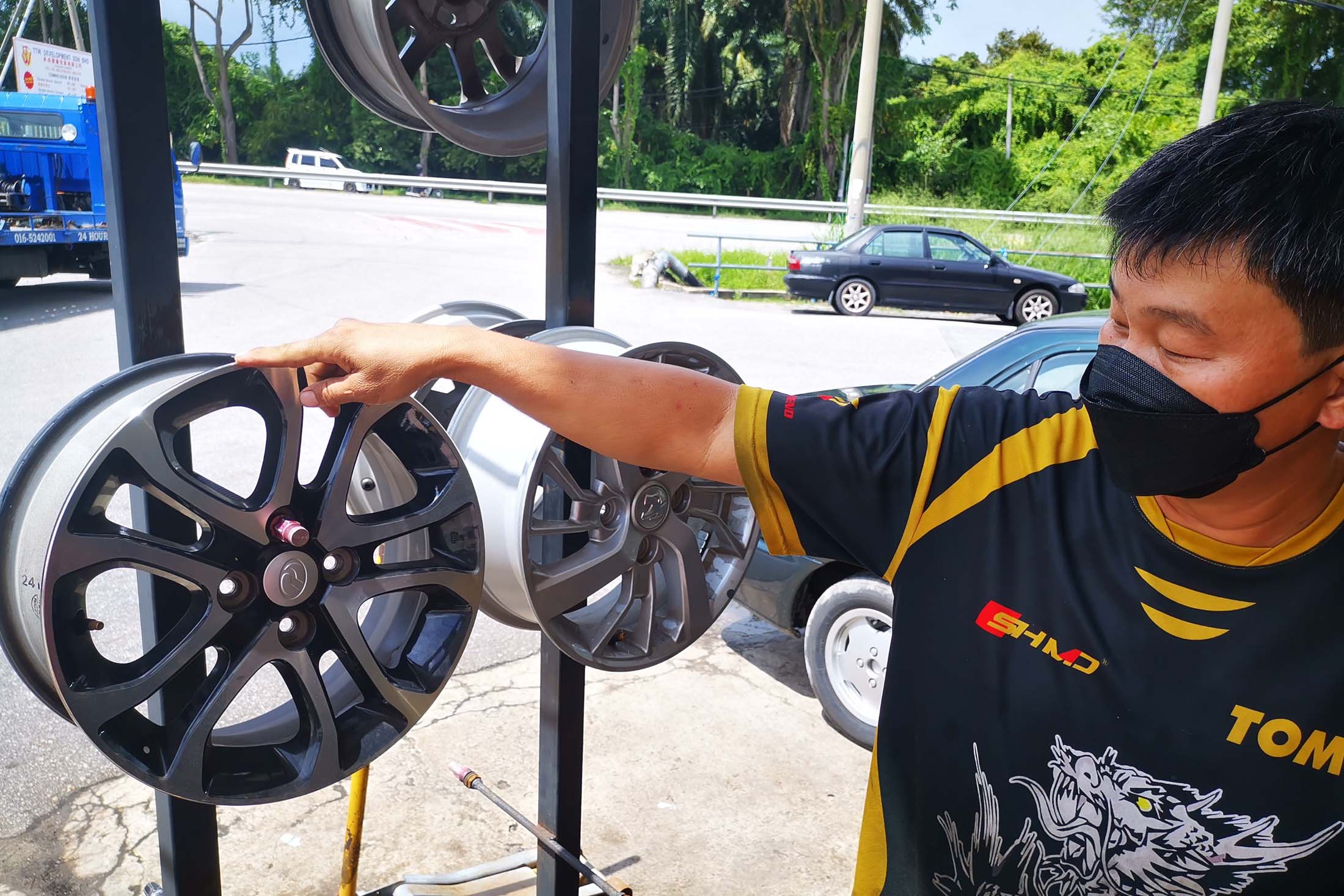 霹：版头／雨季来临 路洞处处易造成车子爆胎